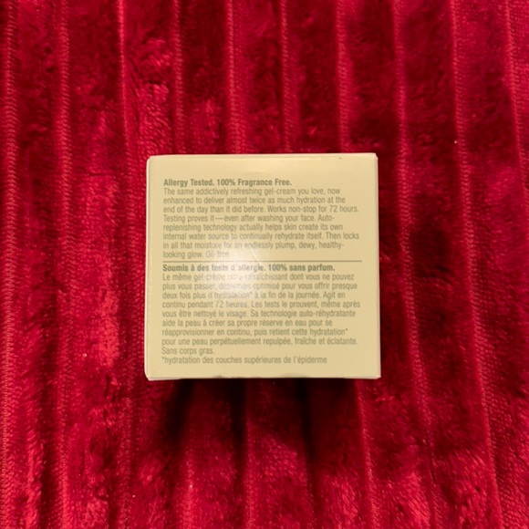 Clinique Moisture Surge - Picture 3 of 3